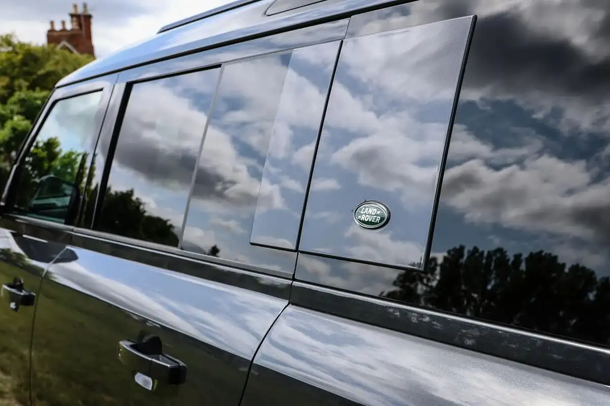 2024-land-rover-110-defender-30-d300-x-dynamic-hse-big-14