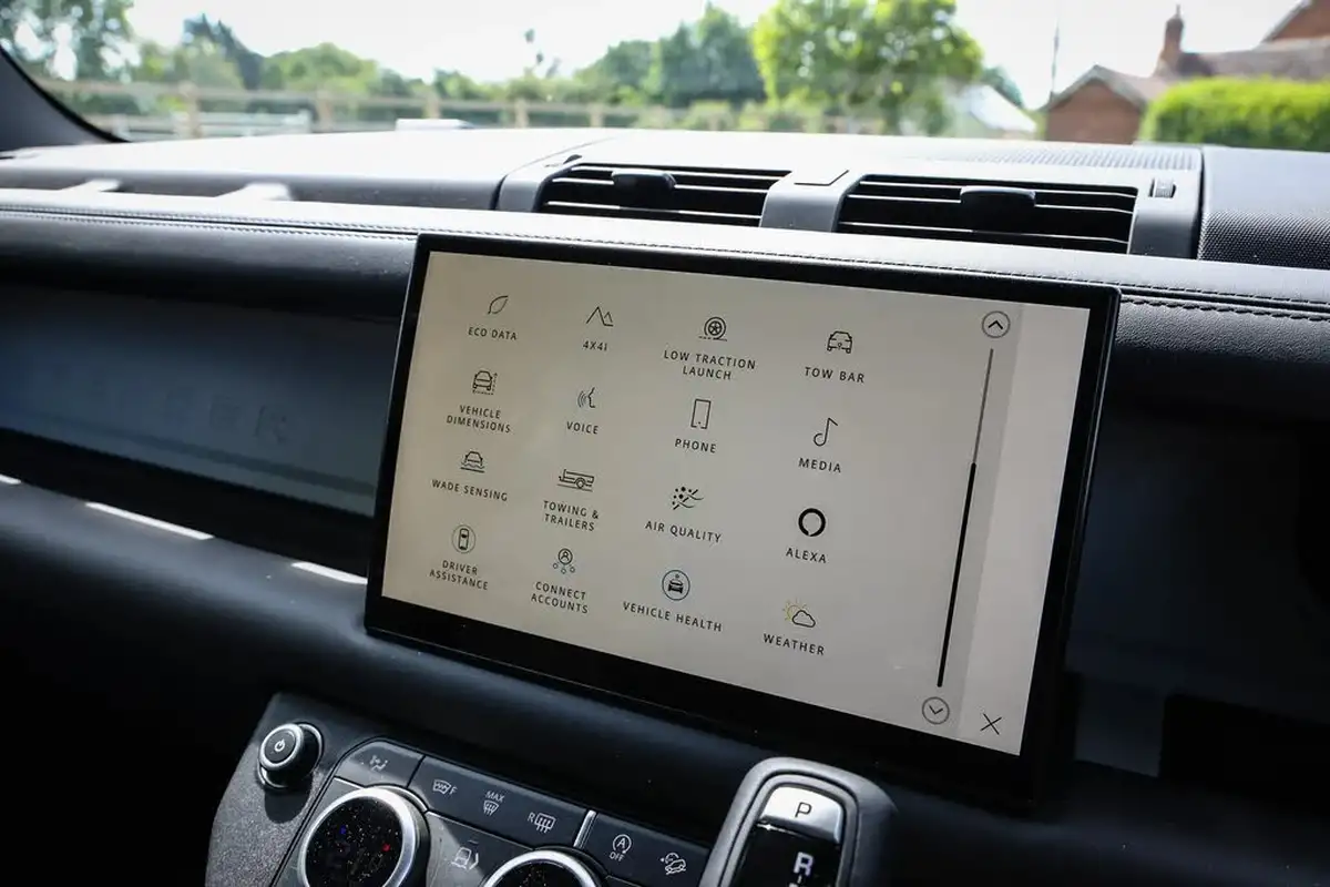 2024-land-rover-110-defender-30-d300-x-dynamic-hse-big-38