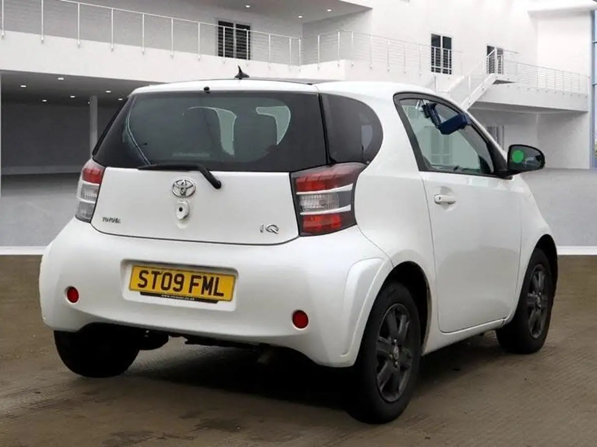 2009-toyota-iq-10-2-multidrive-big-1