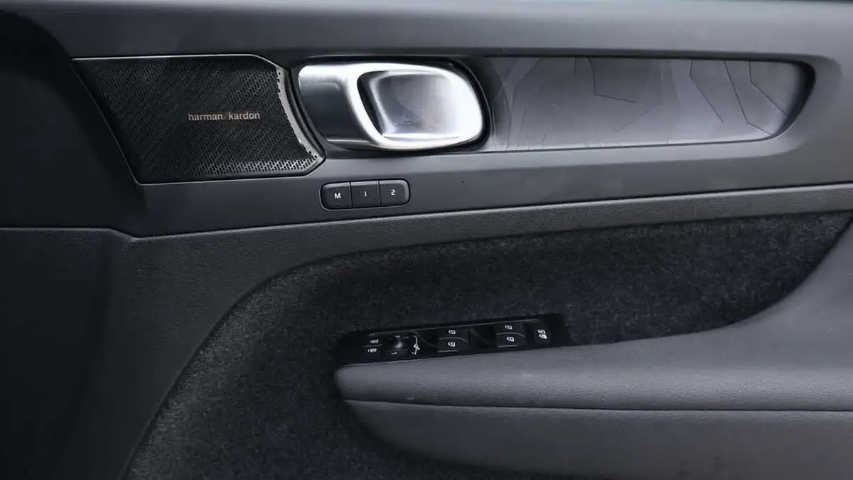 2022-volvo-c40-e-twin-recharge-pro-big-42