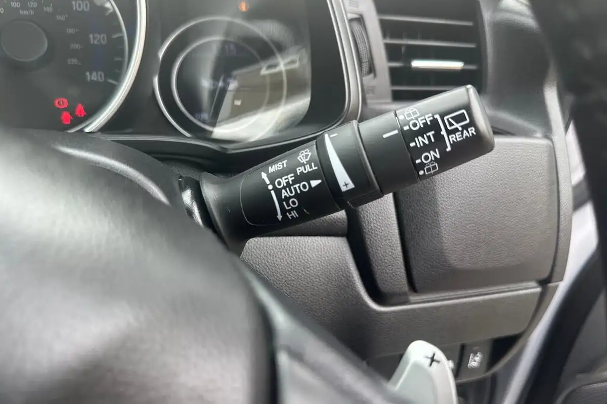 2018-honda-jazz-13-i-vtec-ex-navi-cvt-big-36