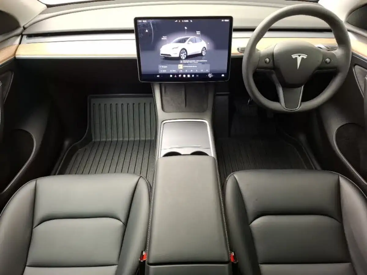 2023-tesla-model-y-e-long-range-big-2
