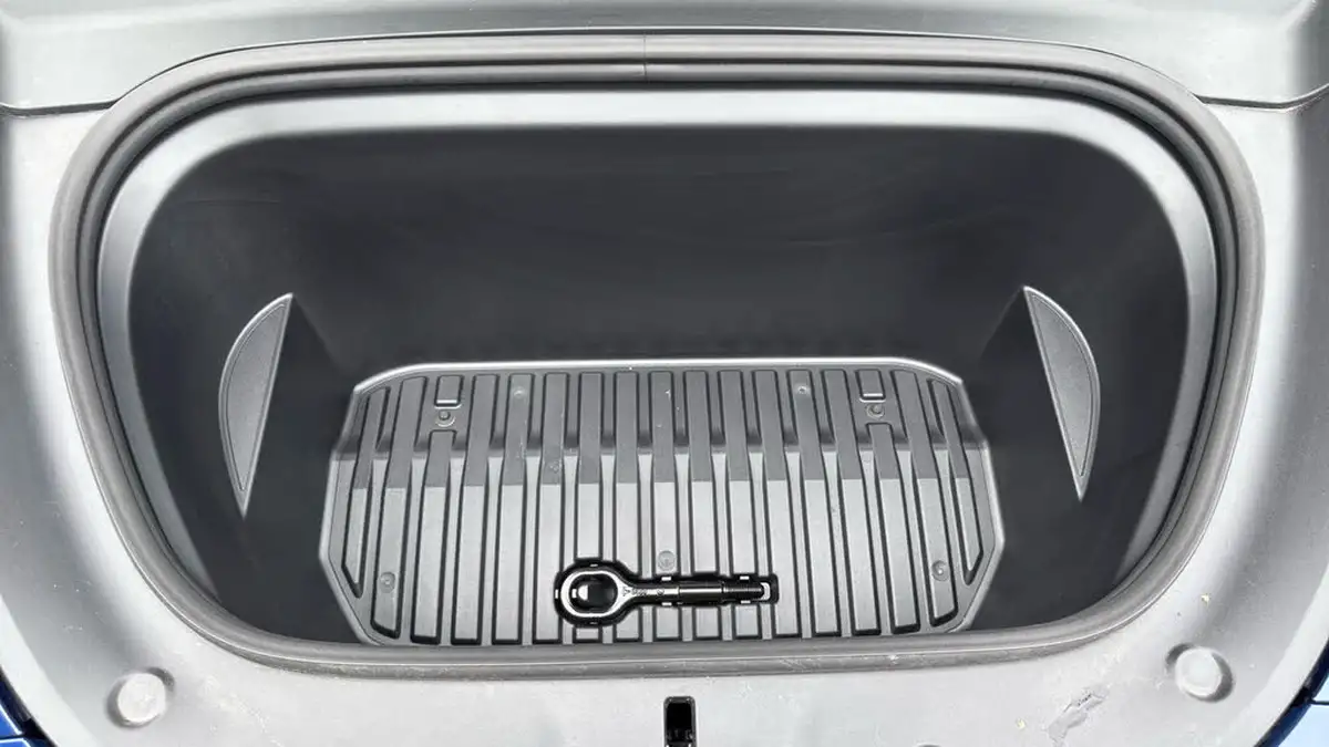2023-tesla-model-y-e-rwd-big-15