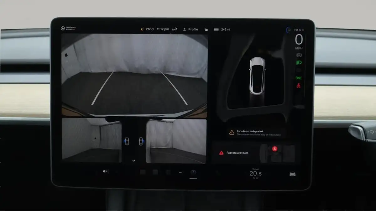 2023-tesla-model-y-e-long-range-big-25