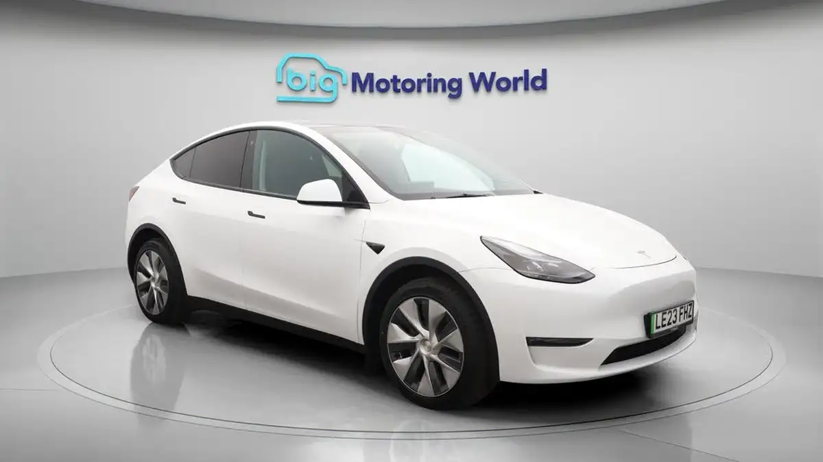 2023-tesla-model-y-e-long-range-big-1