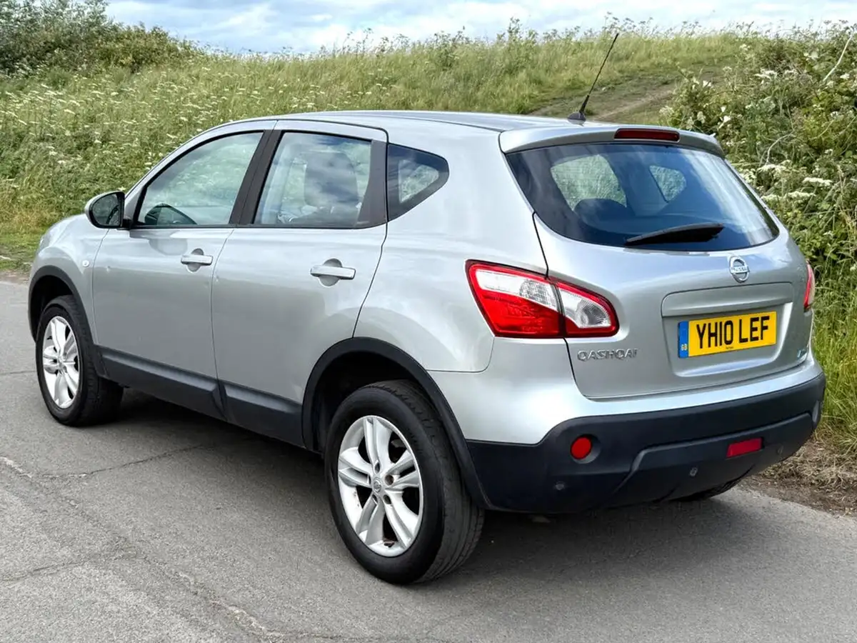 2010-nissan-qashqai-15td-acenta-big-2