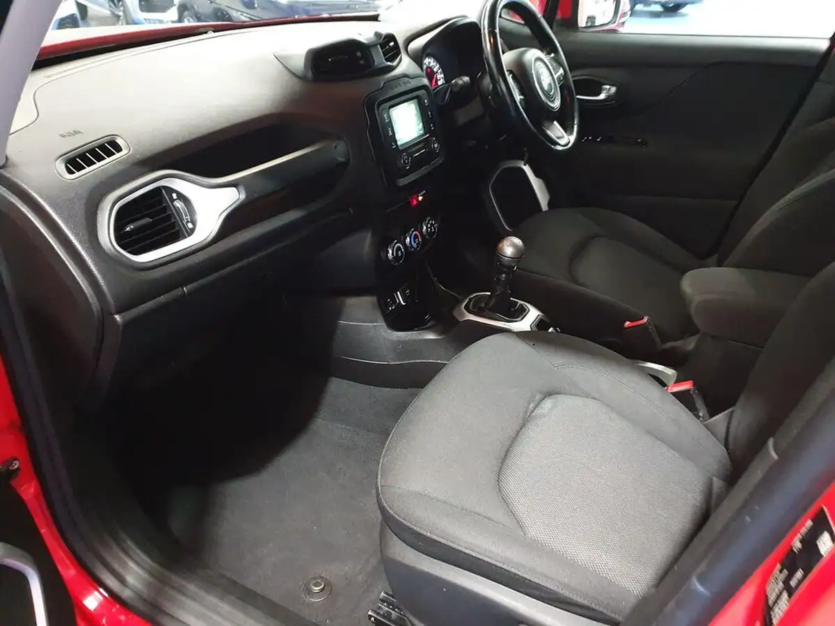 2015-jeep-renegade-16td-longitude-big-15