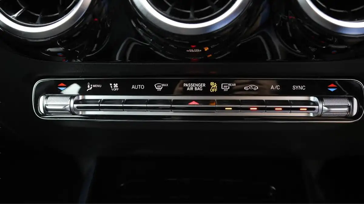 2022-mercedes-benz-gla-class-13-gla-200-sport-executive-big-12