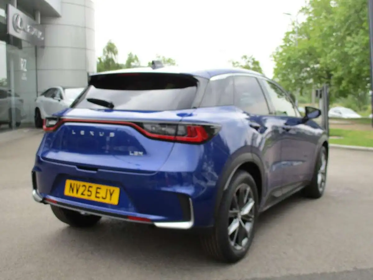 2025-lexus-lbx-15-premium-plus-big-4