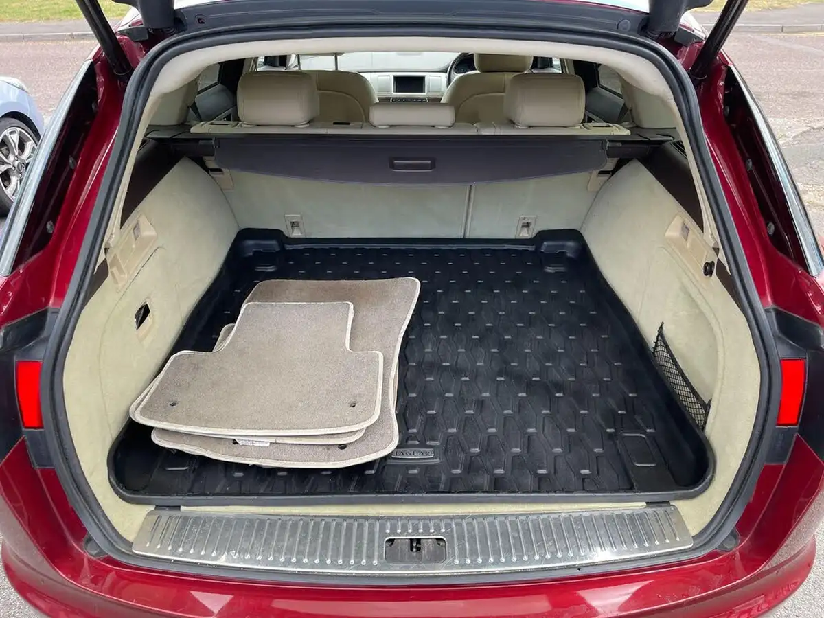 2014-jaguar-xf-30td-premium-luxury-sportbrake-5d-big-47