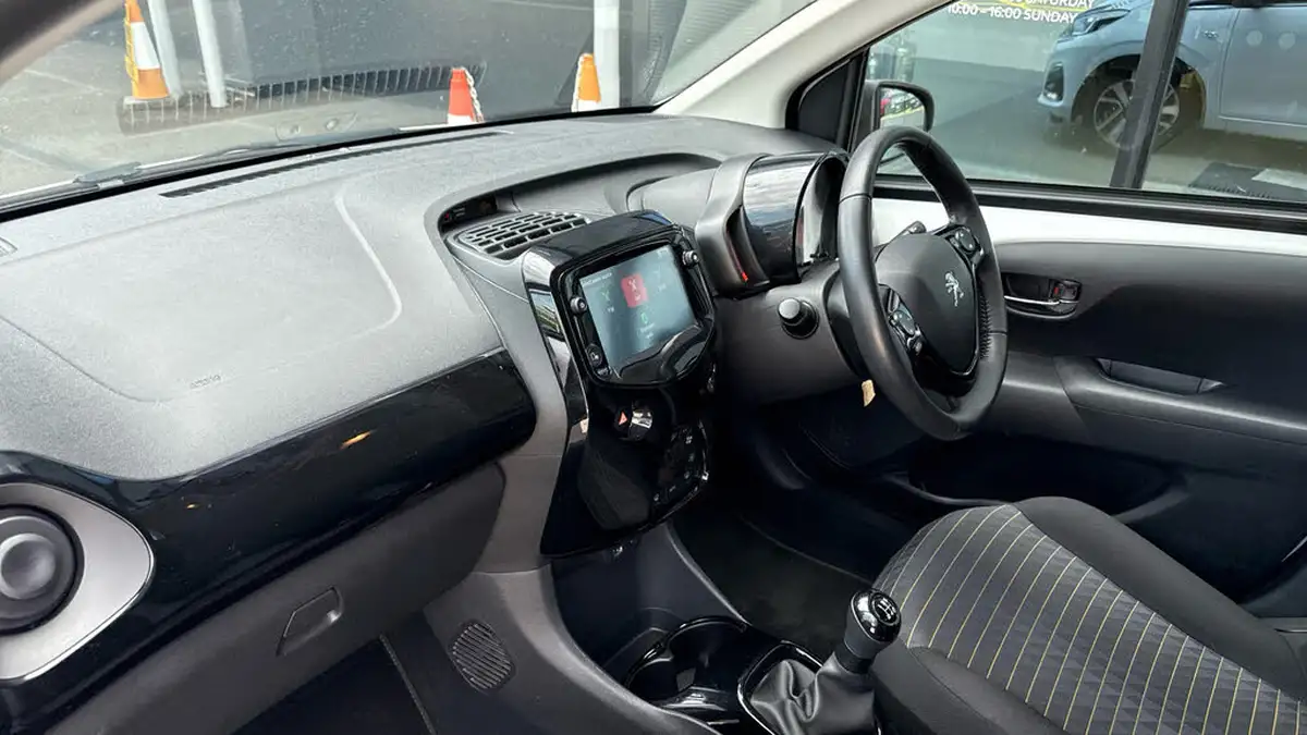 2021-peugeot-108-10-collection-hatchback-big-11