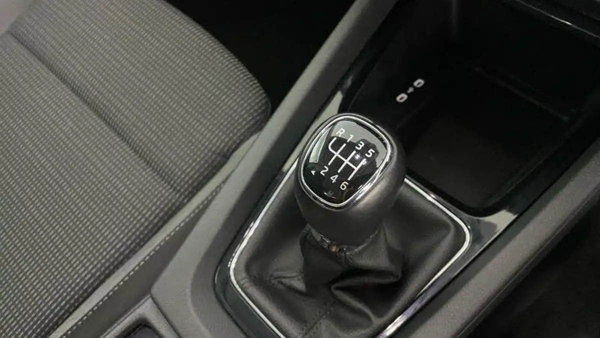 2022-skoda-octavia-20tdi-se-116ps-estate-big-11