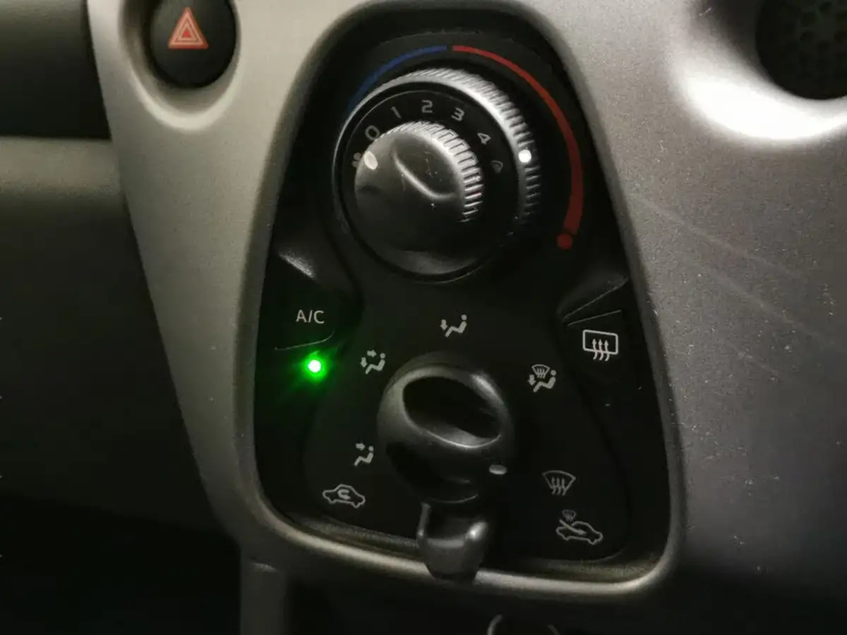 2020-toyota-aygo-10-vvt-i-x-play-big-23