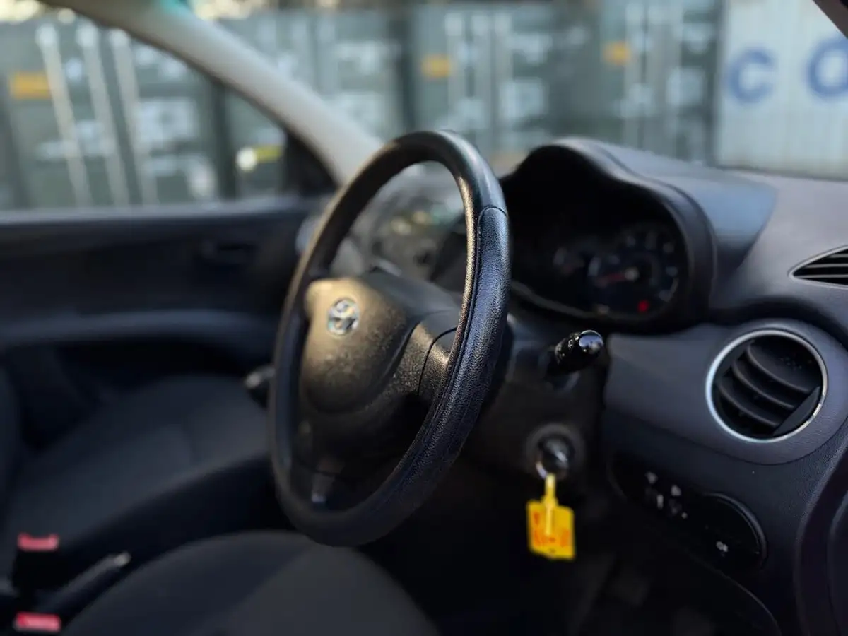 2012-hyundai-i10-12-classic-85bhp-big-13