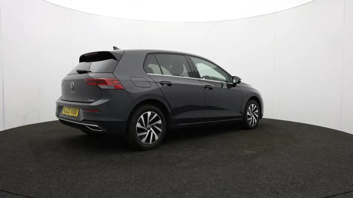2023-volkswagen-golf-14-tsi-ehybrid-style-big-27