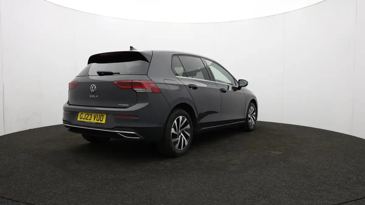 2023-volkswagen-golf-14-tsi-ehybrid-style-big-75