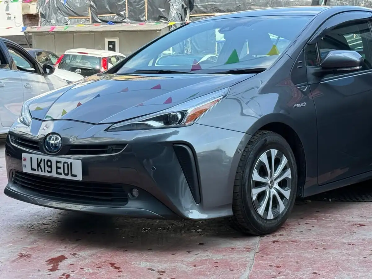 2019-toyota-prius-big-24