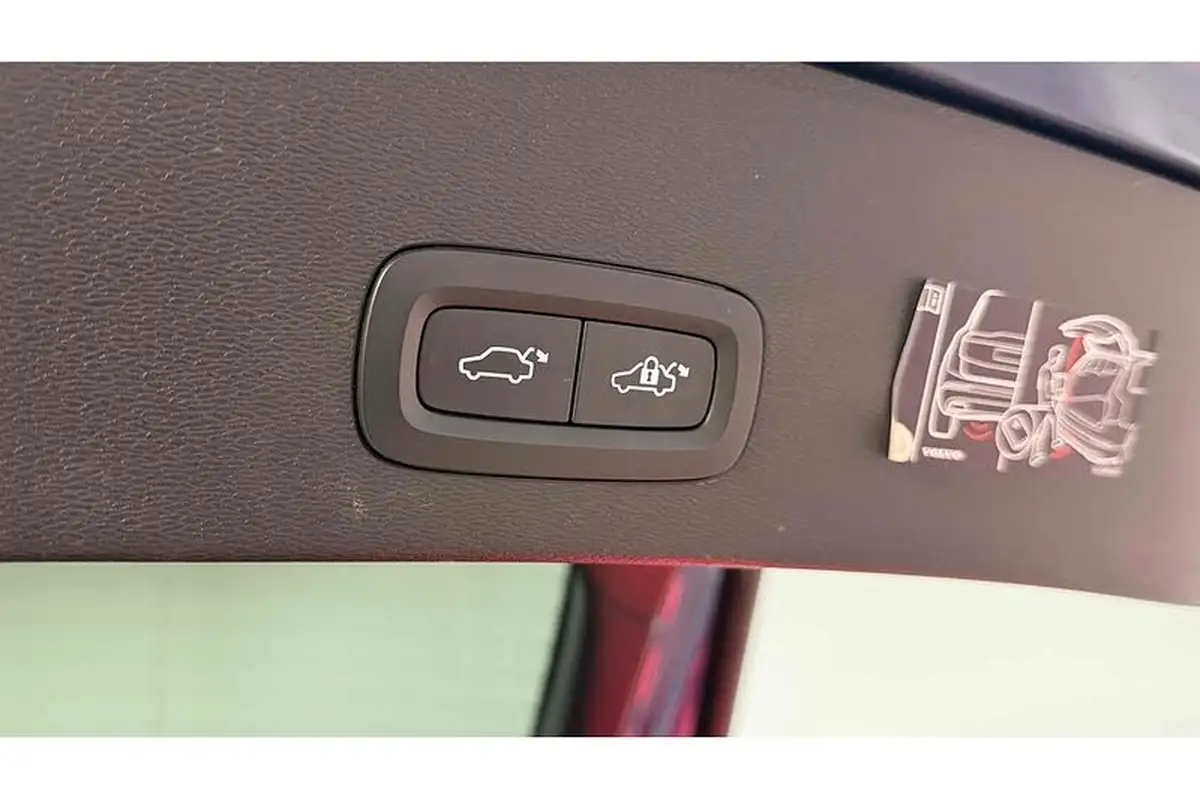 2022-volvo-c40-e-twin-recharge-pro-big-21