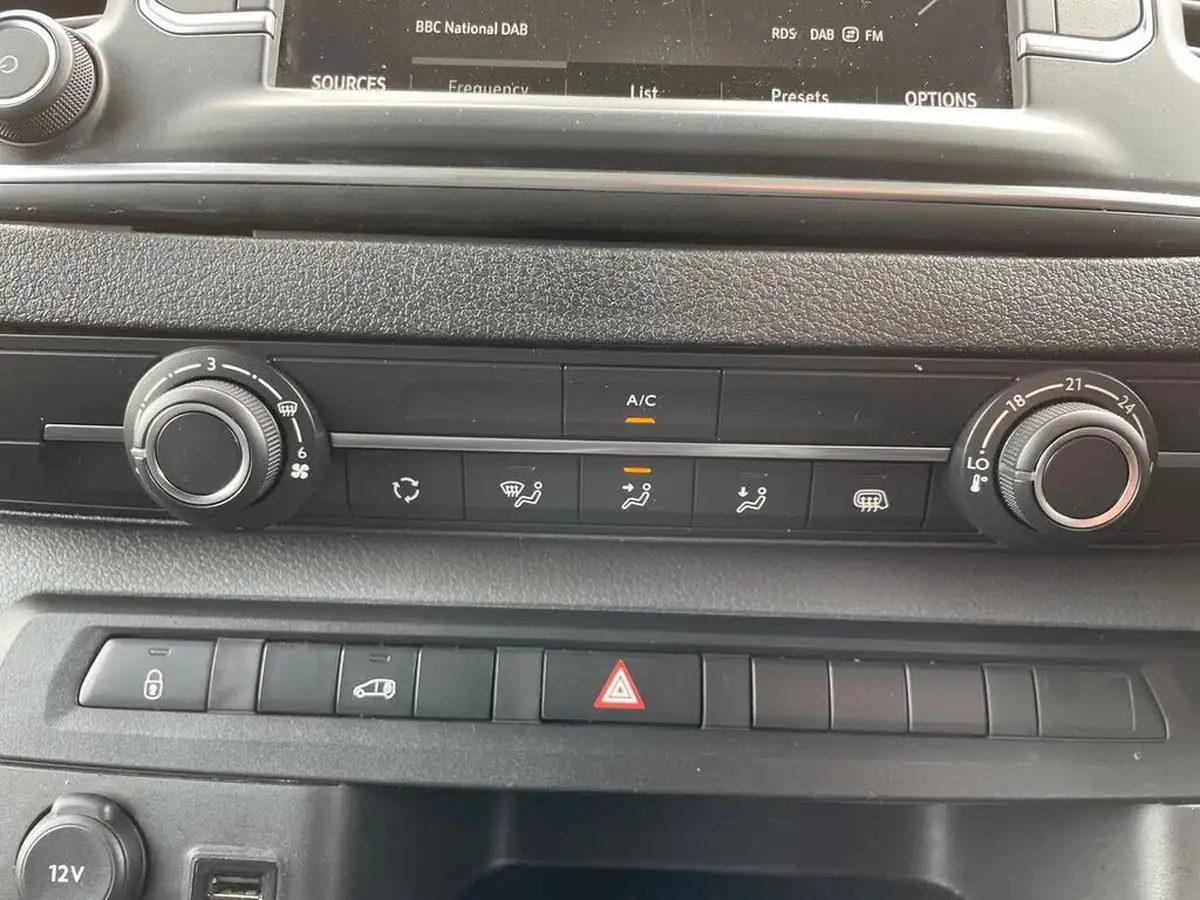 2022-vauxhall-vivaro-15td-2900-l2h1-sportive-big-17