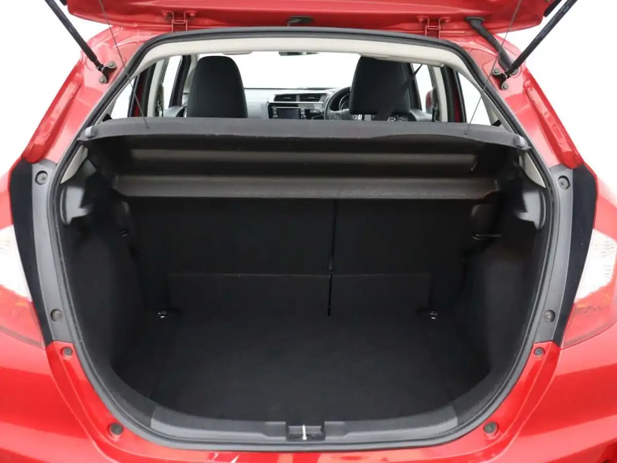 2019-honda-jazz-13-i-vtec-s-big-16
