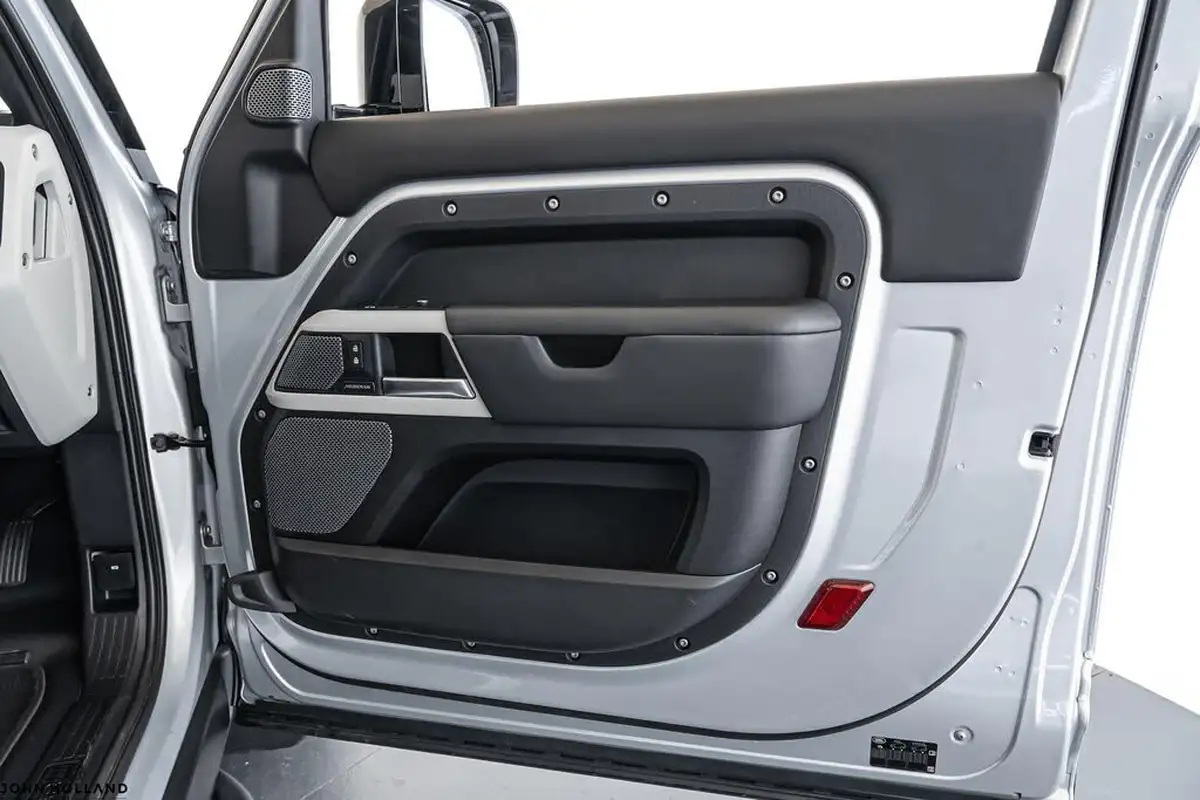 2021-land-rover-90-defender-30-d250-hse-big-39