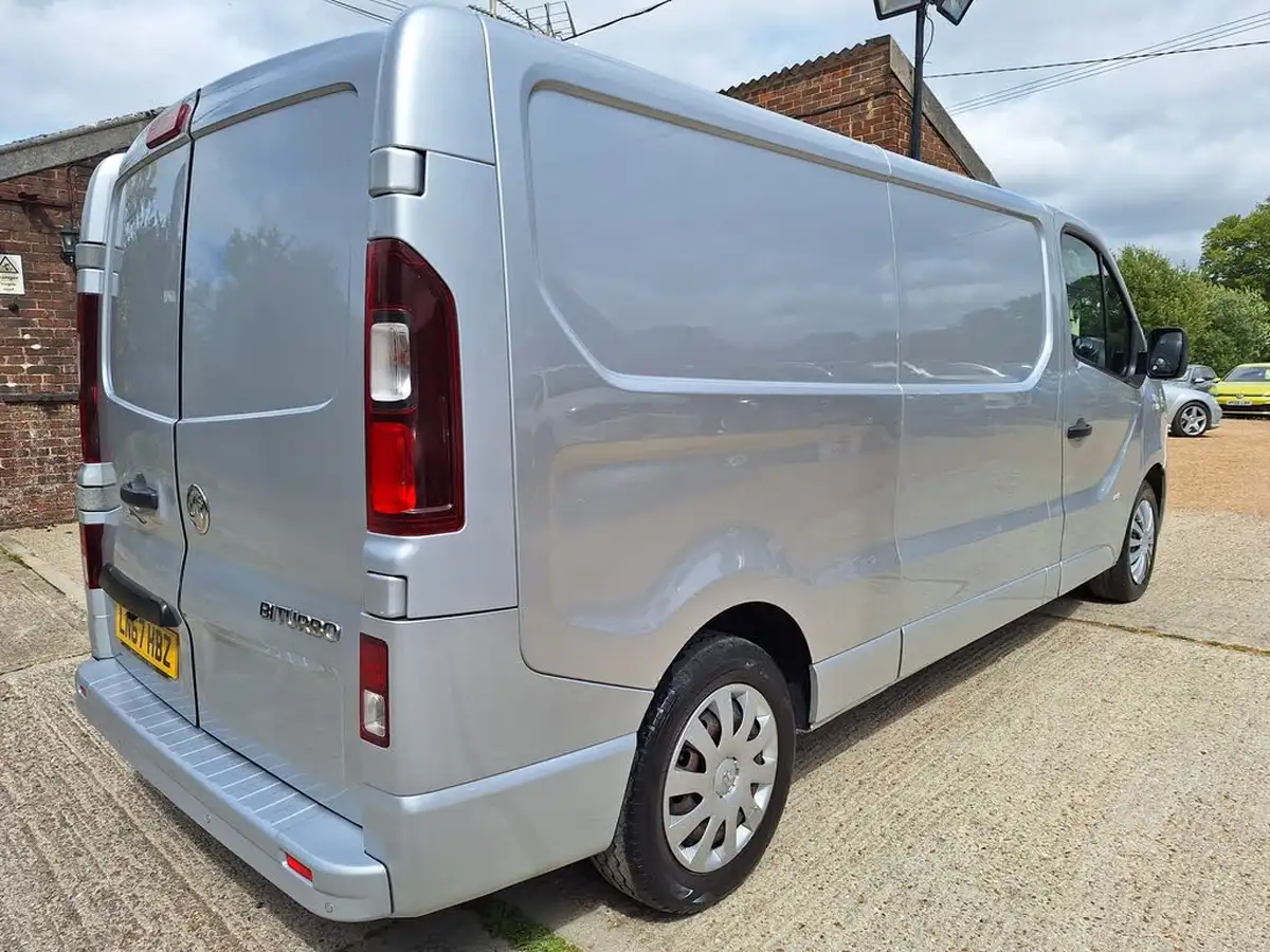 2017-vauxhall-vivaro-16cdti-sportive-2900-l2h1-125pseu6-biturbo-ss-ecotec-panel-big-7