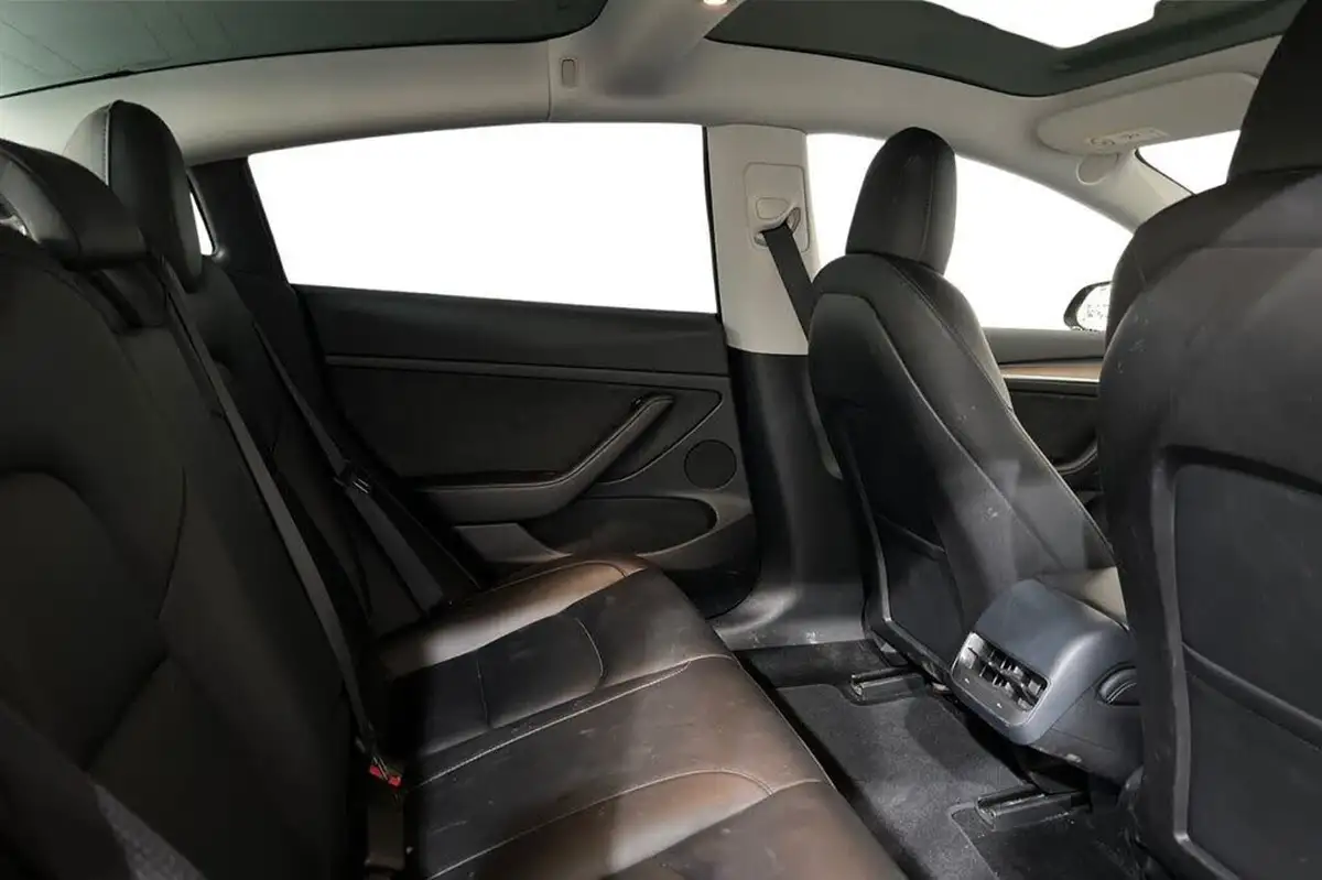 2022-tesla-model-3-e-performance-big-9
