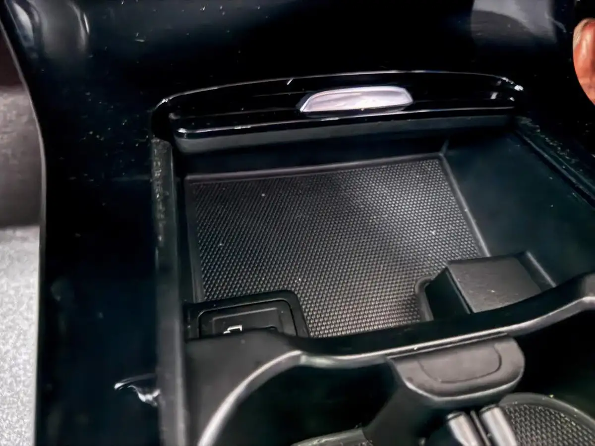 2022-mercedes-benz-cla-13-cla-200-amg-line-shooting-brake-5d-big-27