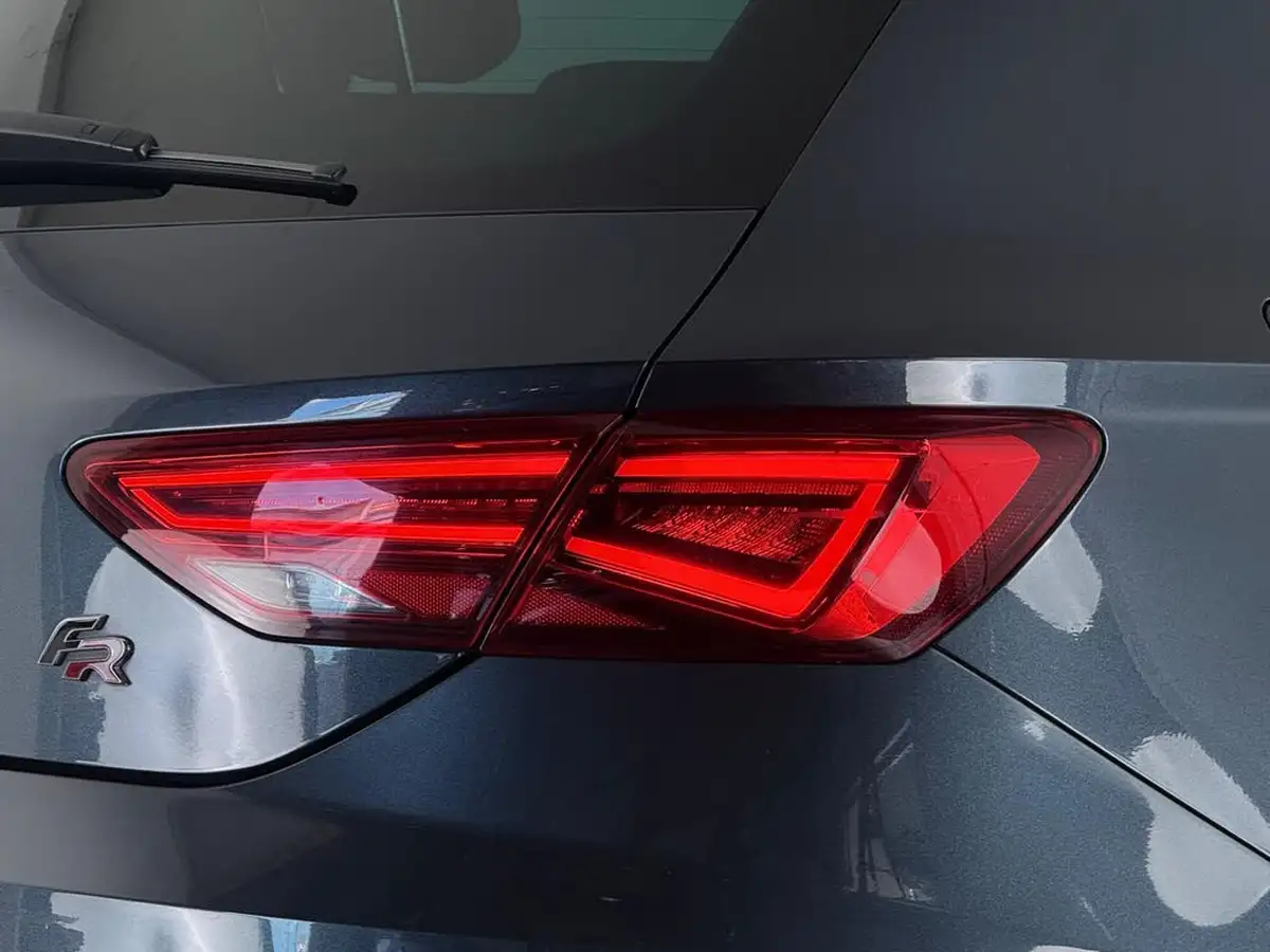 2019-seat-leon-20-tsi-fr-hatchback-big-9