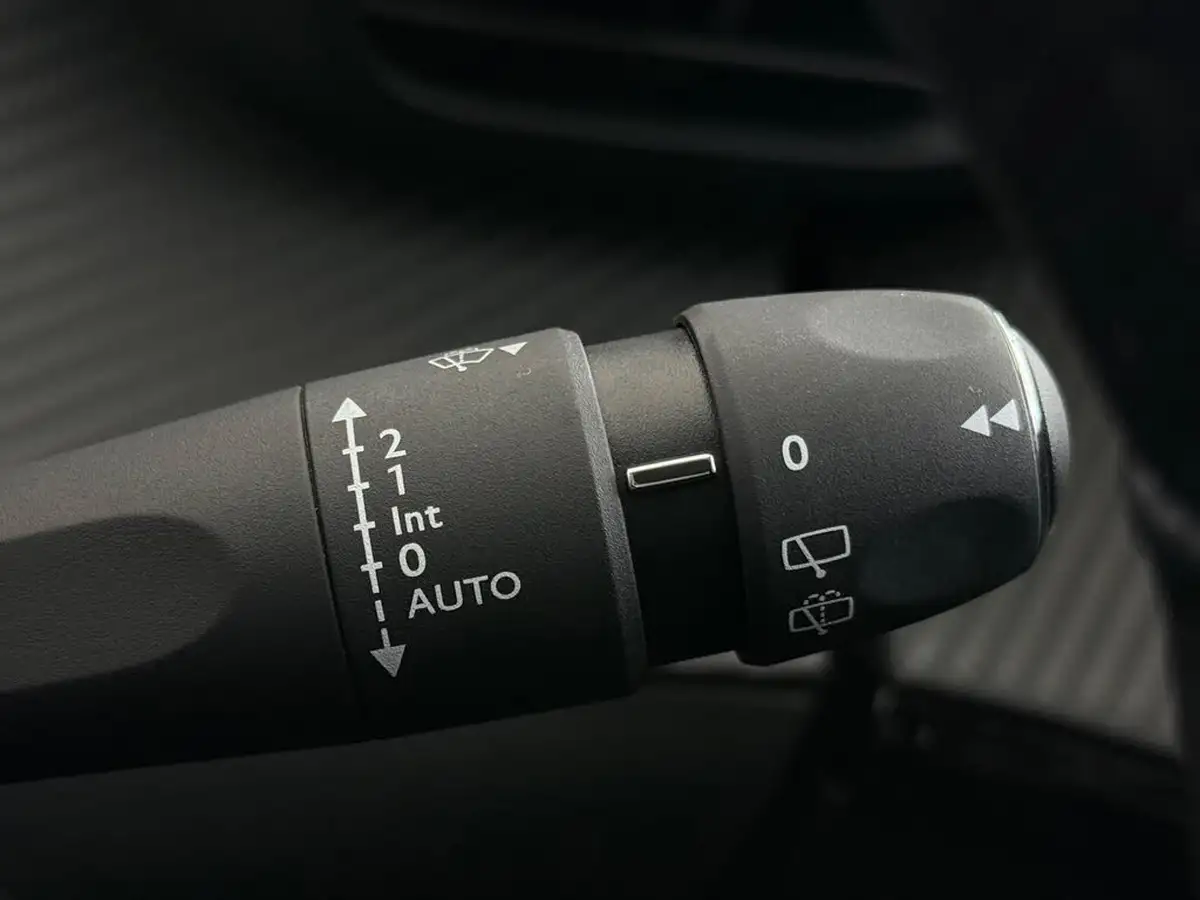 2024-peugeot-208-12-puretech-allure-big-25