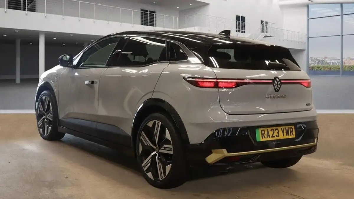 2023-renault-megane-e-tech-e-iconic-big-1