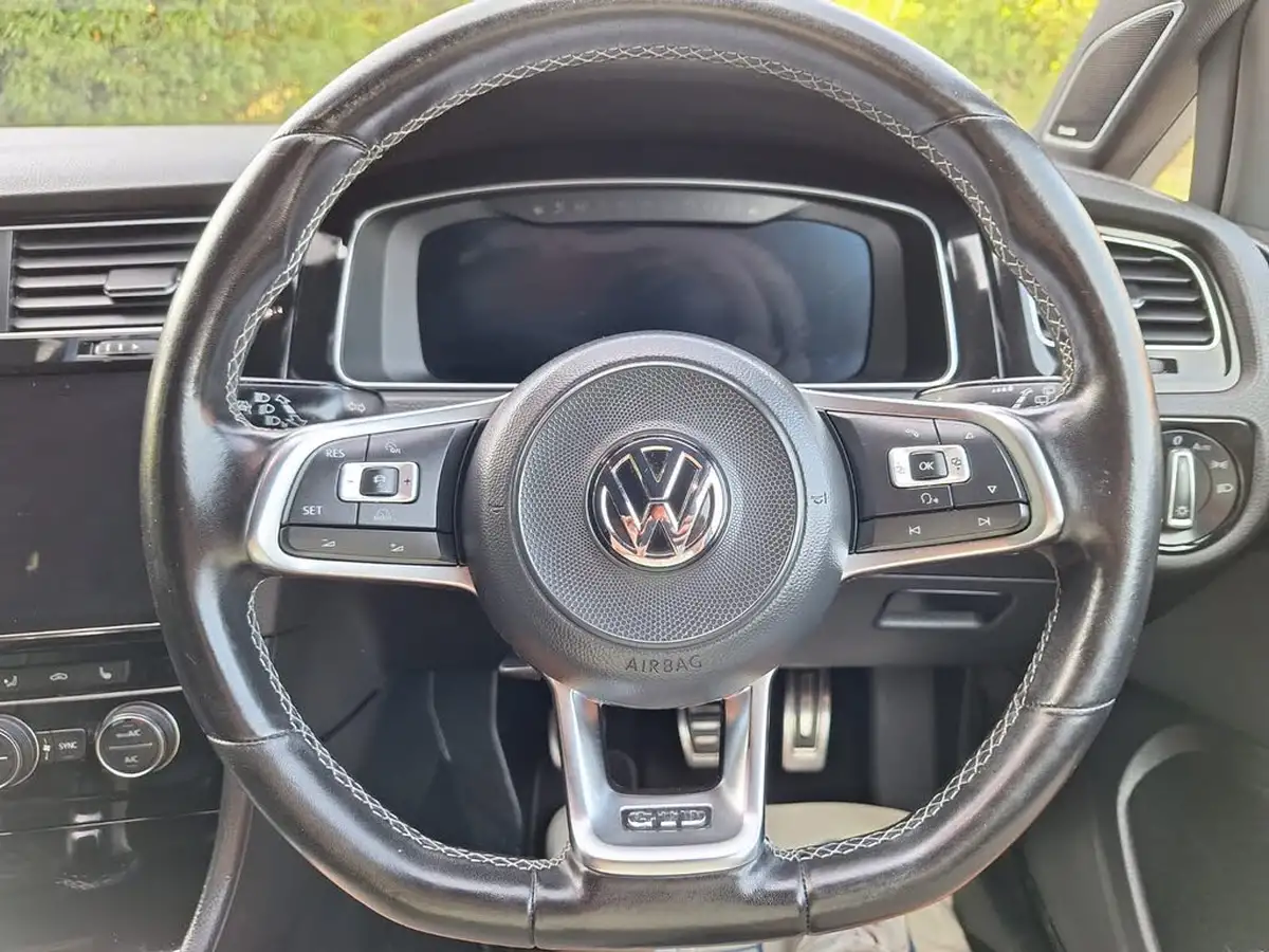 2017-volkswagen-golf-20tdi-gtd-ss-hatchback-5d-big-26