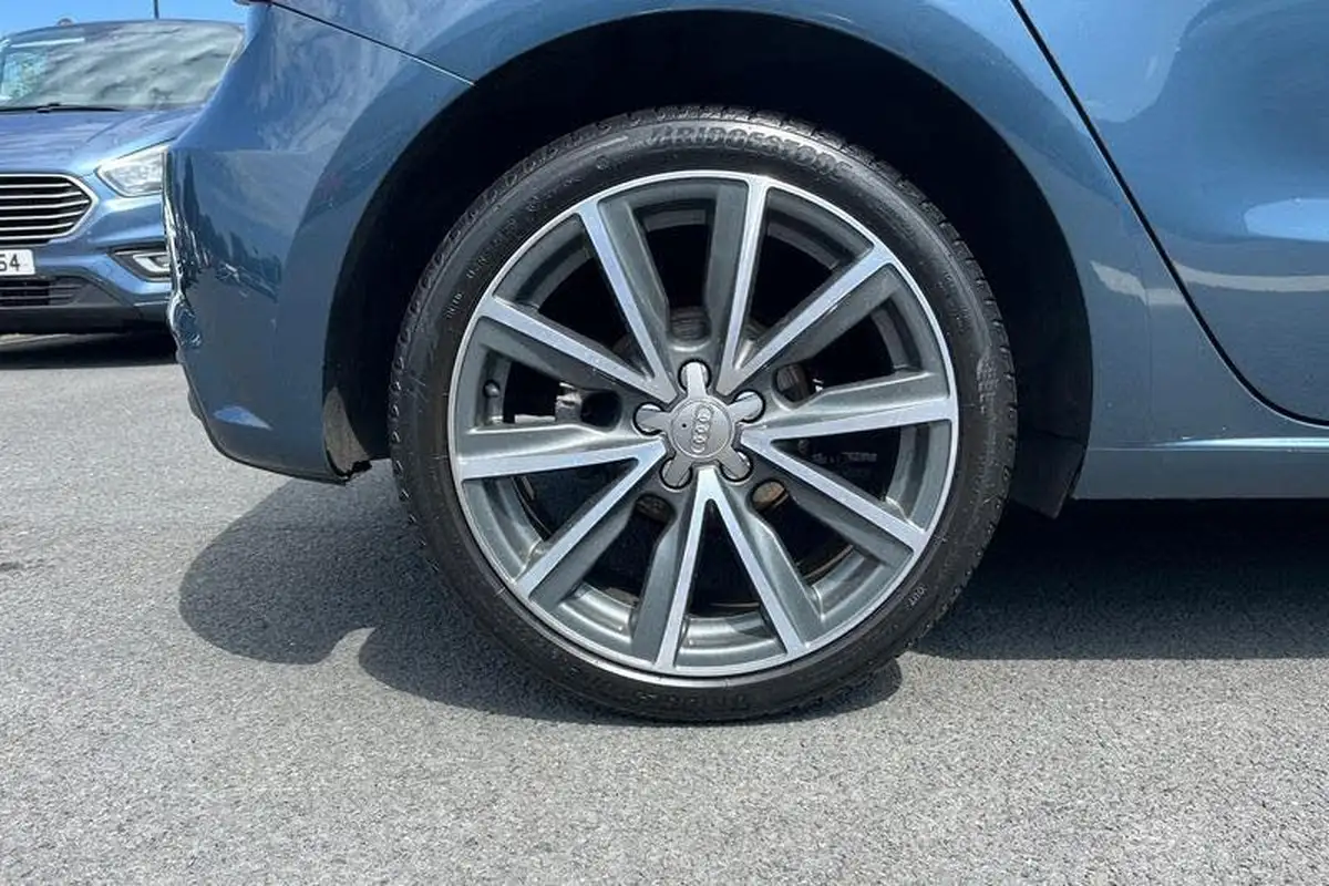 2016-audi-a1-14-tfsi-sportback-5d-big-7