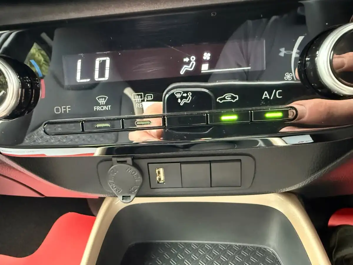 2022-toyota-aygo-x-10-vvt-i-edge-cvt-big-27
