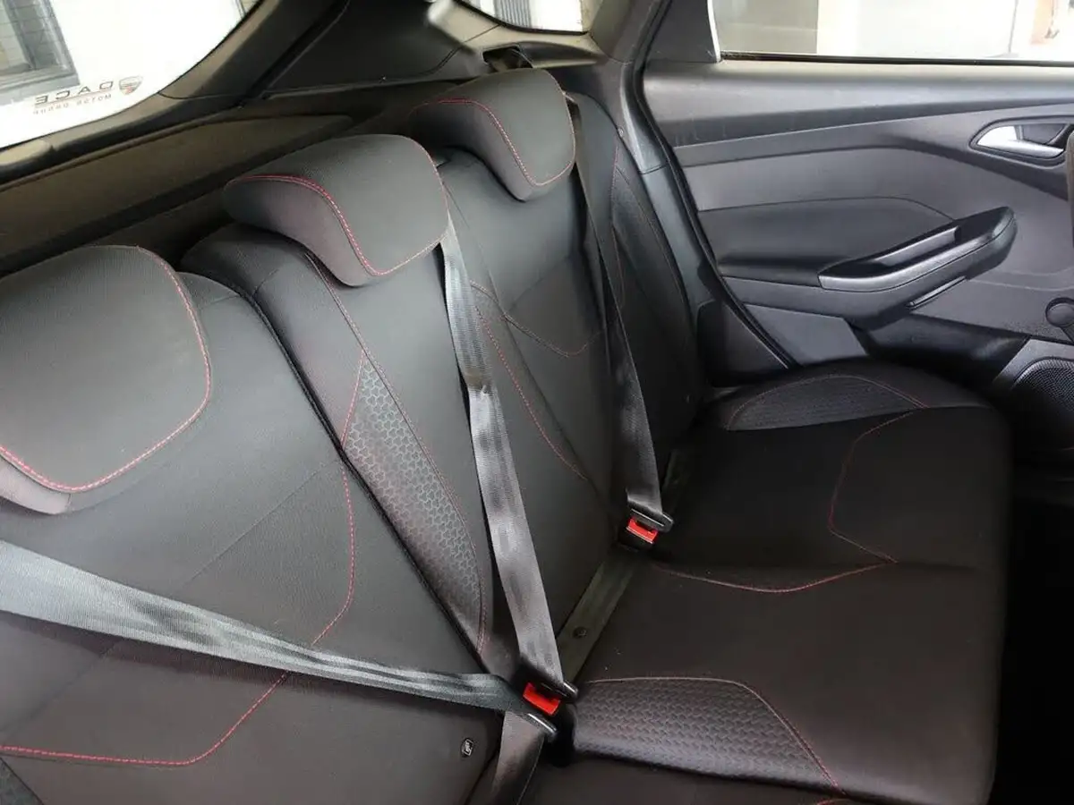 2017-ford-focus-15t-st-line-hatchback-big-15