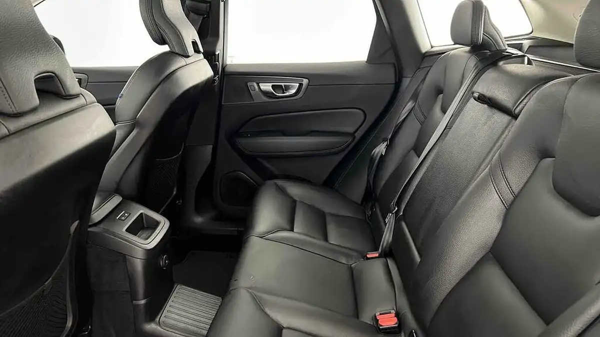 2023-volvo-xc60-20-b5-plus-big-11
