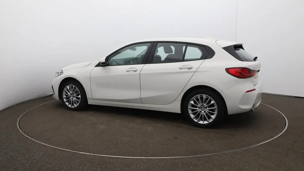 2021-bmw-1-series-15-118i-se-lcp-dct-big-47