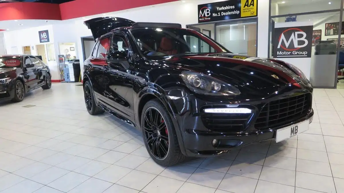 2014-porsche-cayenne-48-gts-big-0