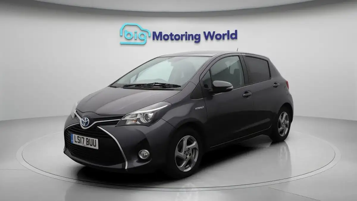 2017-toyota-yaris-15-vvt-i-icon-hybrid-big-3