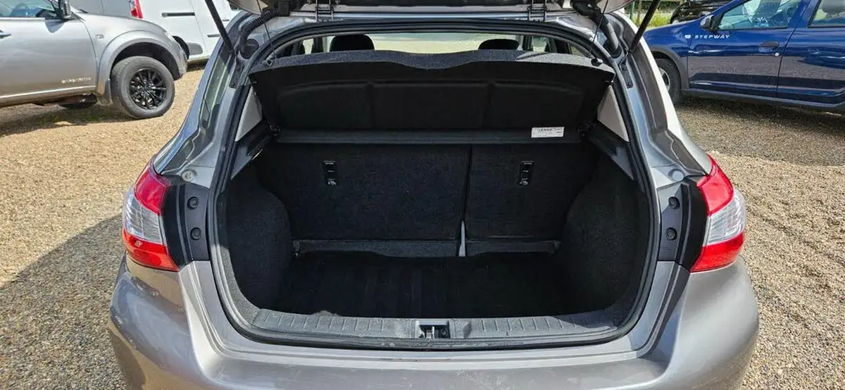 2016-nissan-pulsar-big-7