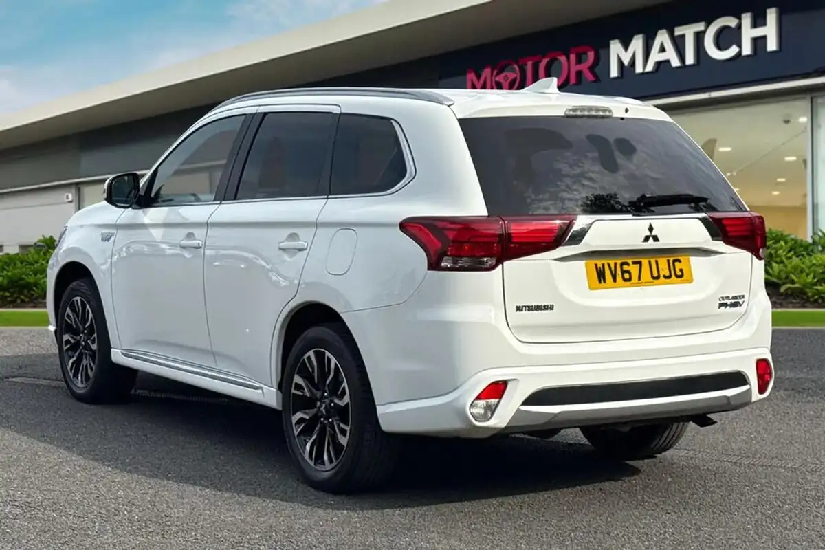 2017-mitsubishi-outlander-20-4hs-phev-5st-big-1