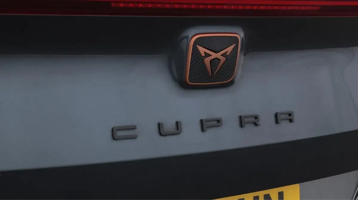 2022-cupra-formentor-14-e-hybrid-vz1-big-20