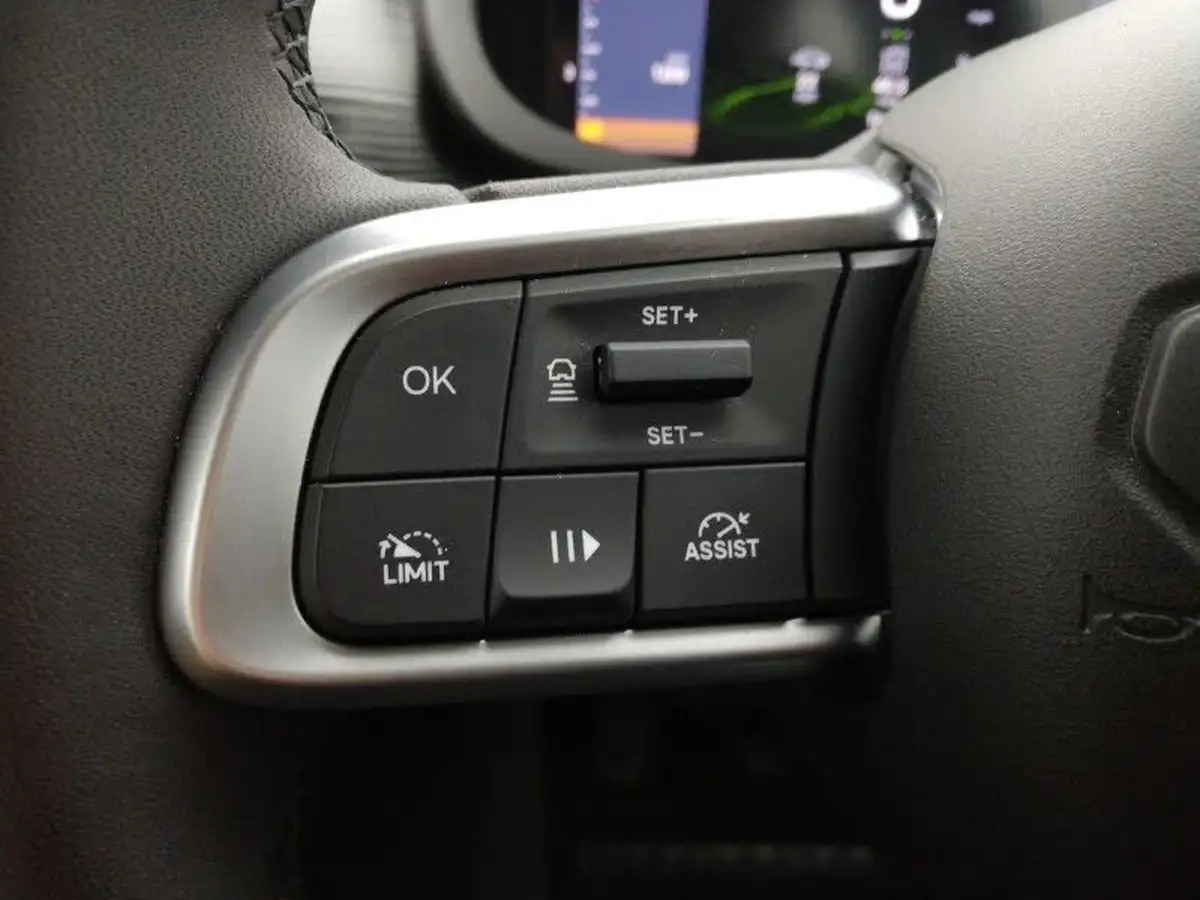 2025-jeep-avenger-12-gse-altitude-big-12