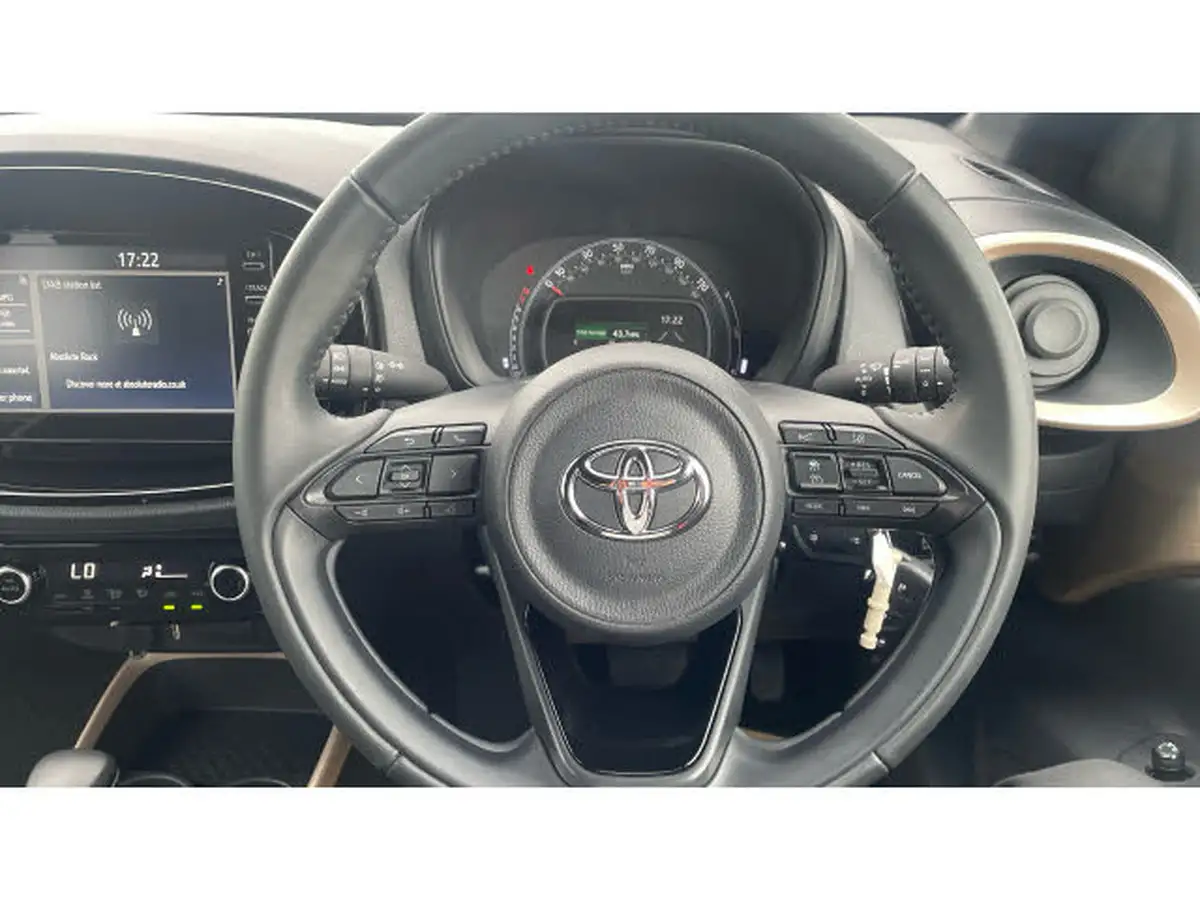 2023-toyota-aygo-x-10-vvt-i-edge-cvt-big-7