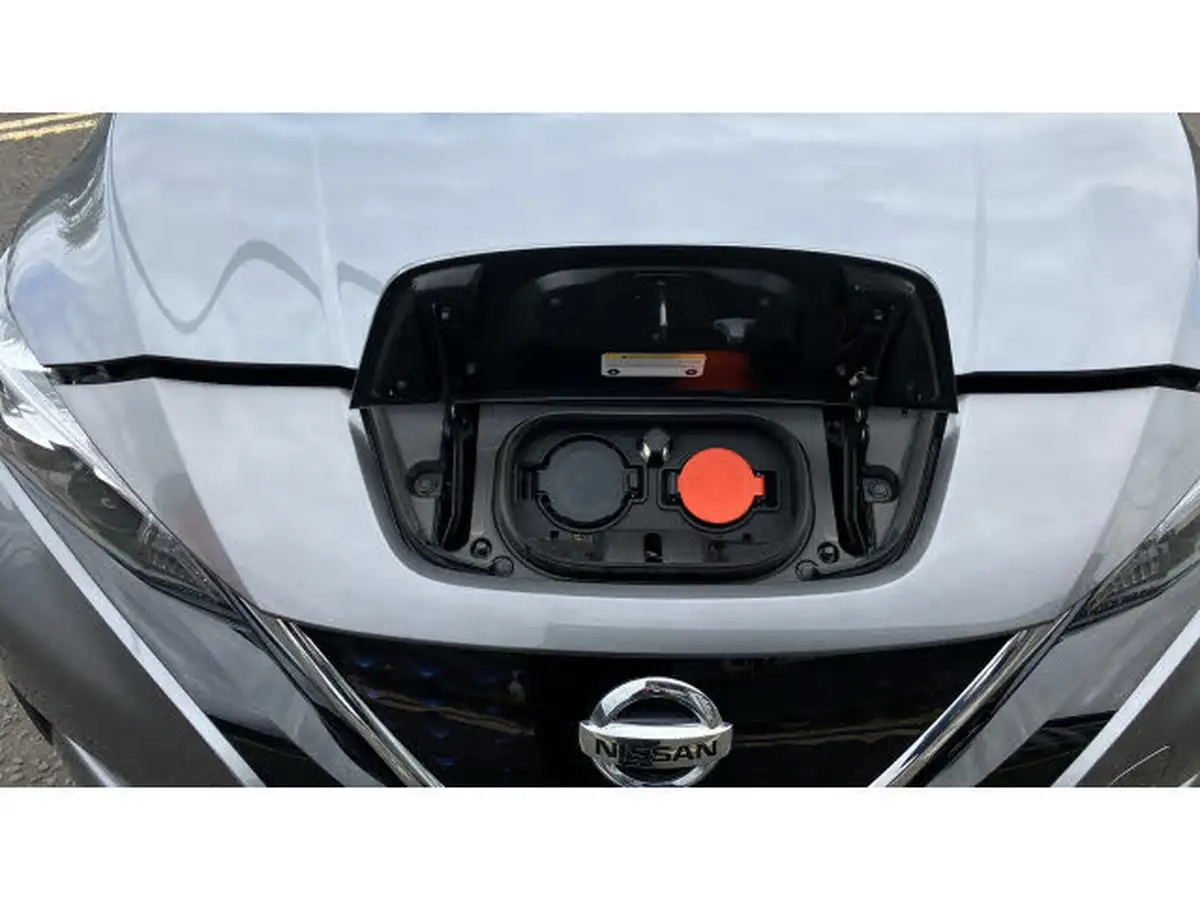 2021-nissan-leaf-e-tekna-big-39