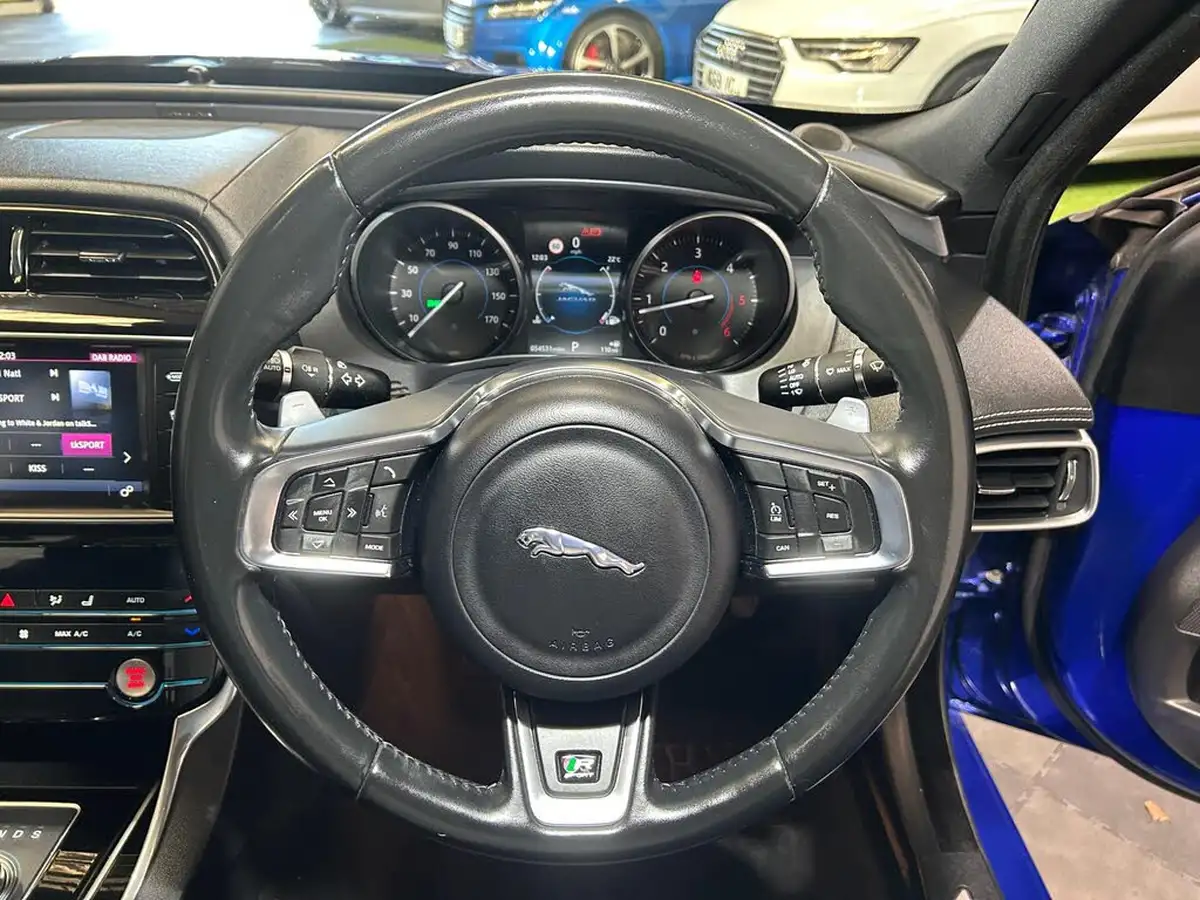 2018-jaguar-xe-20d-r-sport-180ps-1999cc-auto-big-16