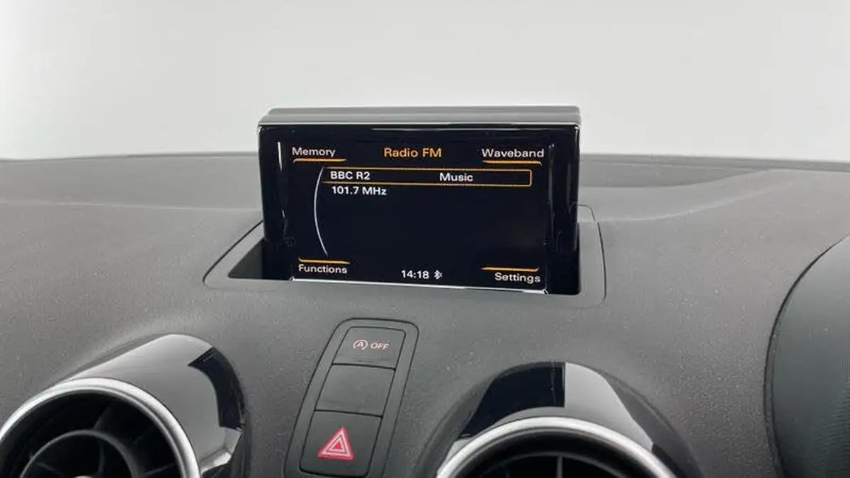 2015-audi-a1-14-s-line-150ps-cod-ss-sportback-5d-1395cc-tronic-big-13