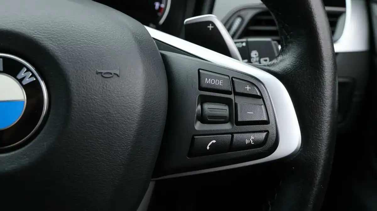 2020-bmw-x1-20-sdrive-20i-xline-big-25