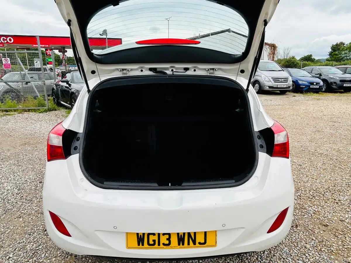 2013-hyundai-i30-16td-active-blue-drive-isg-big-13
