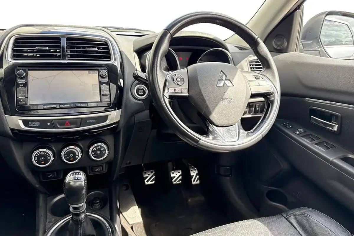 2017-mitsubishi-asx-16d-4-big-17